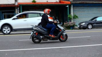 assurance scooter